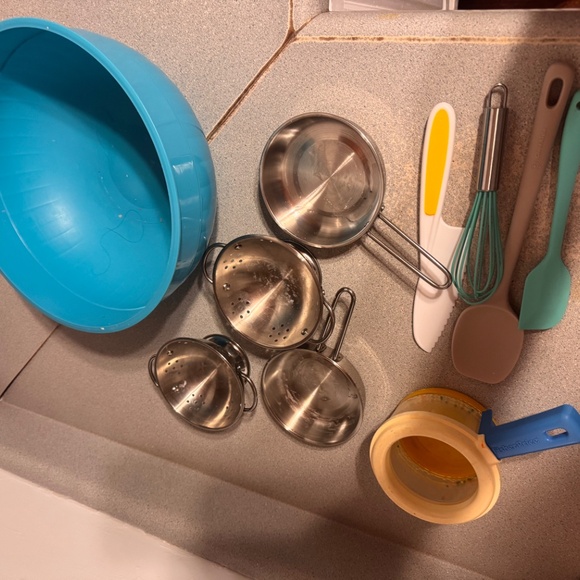 Kids kitchen set Melissa and Doug fisher price and kitchen accessories that can - Picture 2 of 3